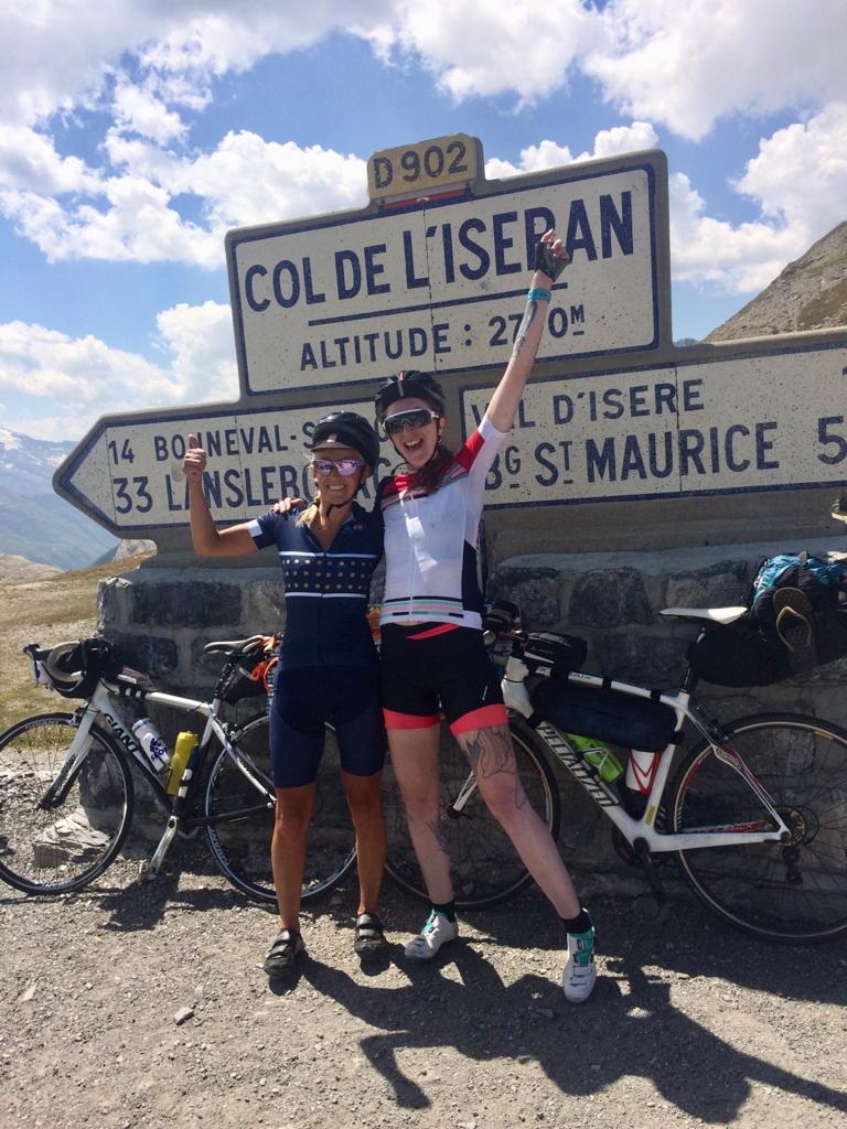Edwige et Audrey traversent les Alpes en vélo… et en musique !